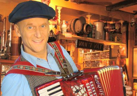 Aan de bar met Buurman Borrel..