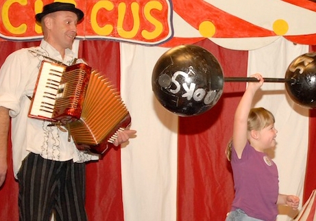 Lachen, gieren, brullen..