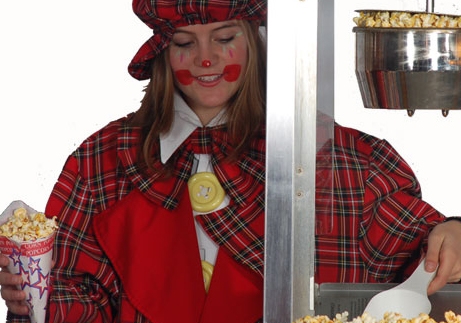 Geniet van een zakje vers gebakken popcorn..