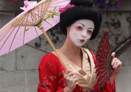 Ze neemt u mee naar Japan..