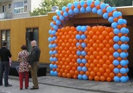 Voorzien van bedrijfskleuren..