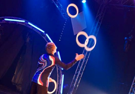 Een vlotte en spectaculaire act..